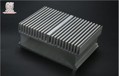 Kühlkörper mit dichtem Lamellenprofil aus Aluminium