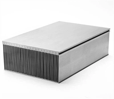 Hochleistungs-LED-Kühlkörper mit genähten Lamellen